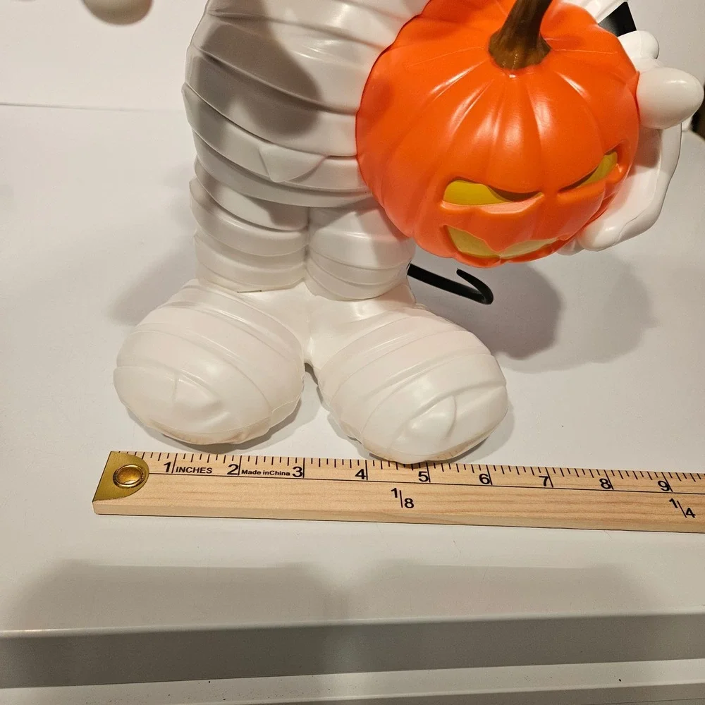 Disney Popcorn Bucket Mickey Mouse Mummy White Halloween Pumpkin Lanyard 2023